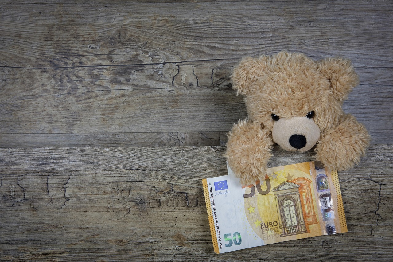 Illustrazione che spiega il processo di donazione della casa ai figli con usufrutto.