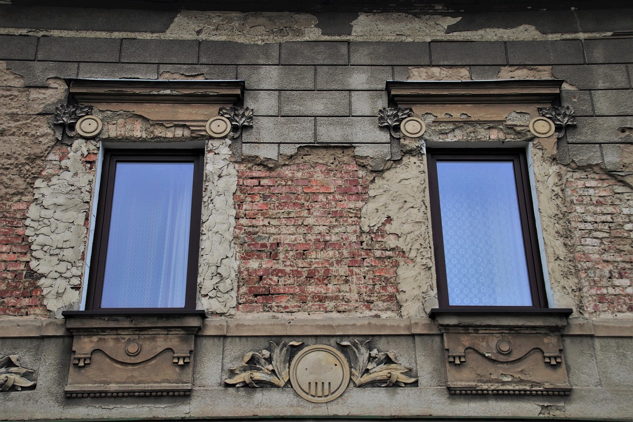 Immagine di un edificio con facciata ristrutturata, simbolo del Bonus Facciate in discussione.