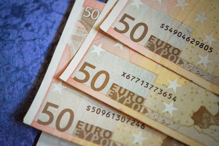 Banconota da 50 euro con numero di serie particolare, avviso di non spenderla.